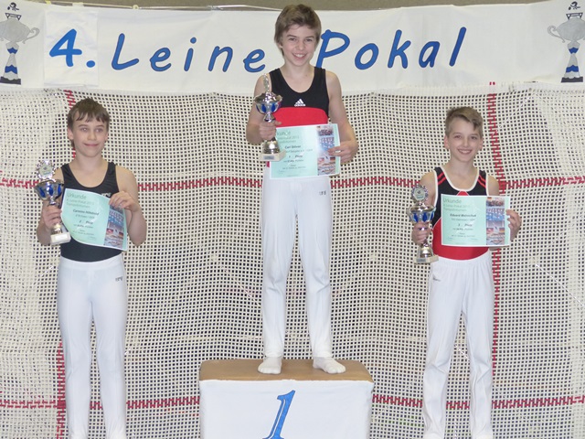 tl_files/TSV-Dielmissen/Bilder/2015/Leine-Pokal Trampolin 21.03.2015/Siegerehrung Leine-Pokal 1. Carl Stoever, Salzgitter ; 2. Carmino Hillebold, Essen; 3. Eduard Melnichuk, TSV Dielmissen.jpg
